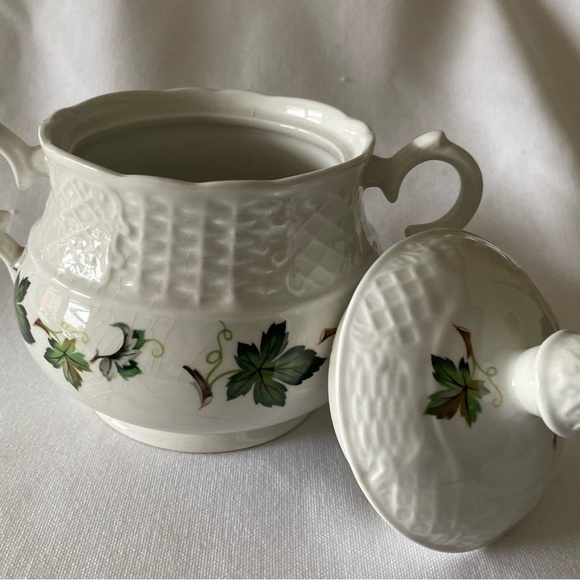 EUC Vintage Marlborough Old English Ironstone Lidded Sugar Bowl Concord RARE - Picture 5 of 16